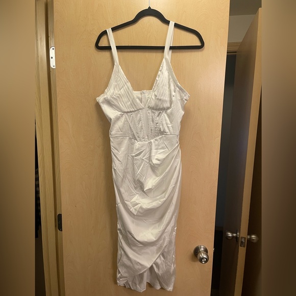 Silky pleated corset dress - Picture 7 of 8